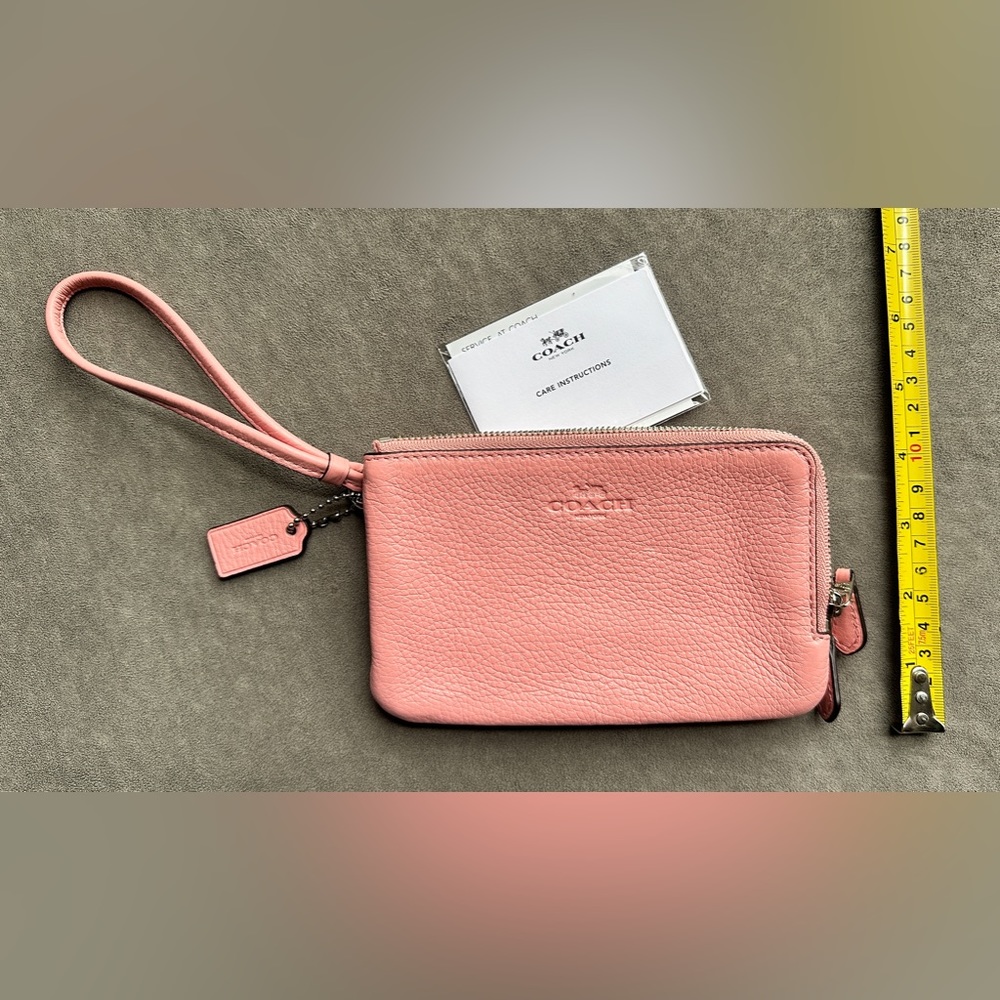 ❌SOLD❌NWOT- Coach Double corner zip wristlet- Pebble leather in Peach color
